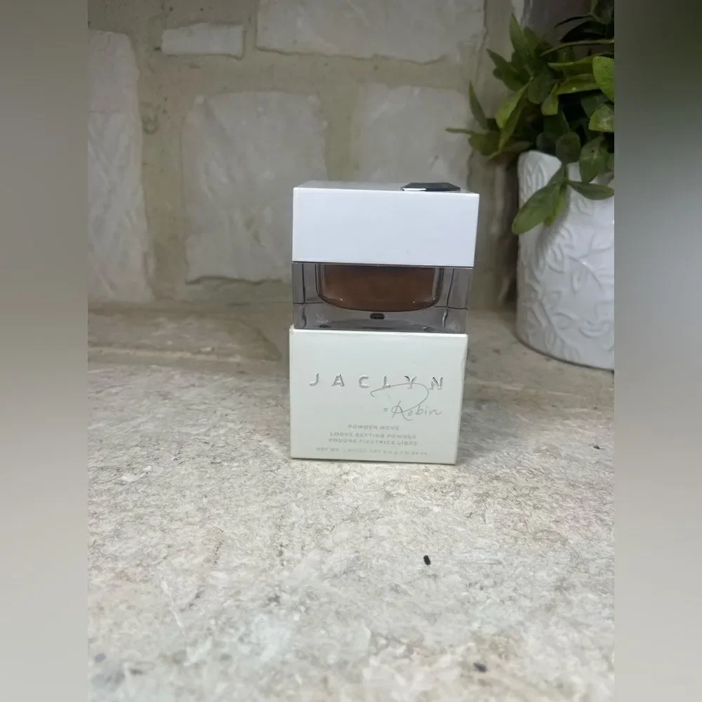 Jaclyn x Robin powder move loose setting powder sheer rich
